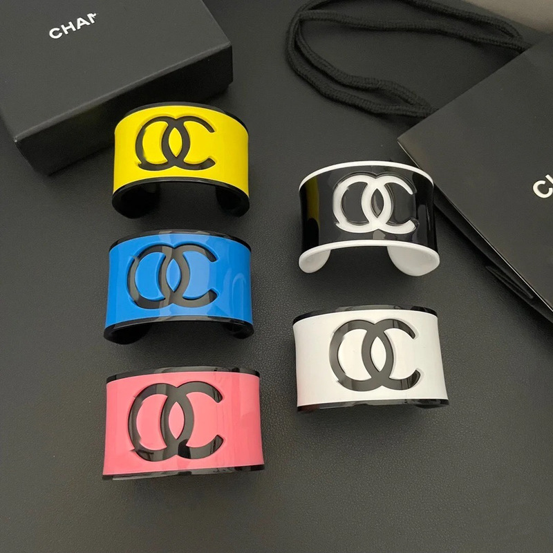23 Chanel style new bracelet candy color acrylic double C letter European and American fashion retro bracelet wholesale 23 Chanel style new bracelet candy color acrylic double C letter European and American fashion retro bracelet wholesale