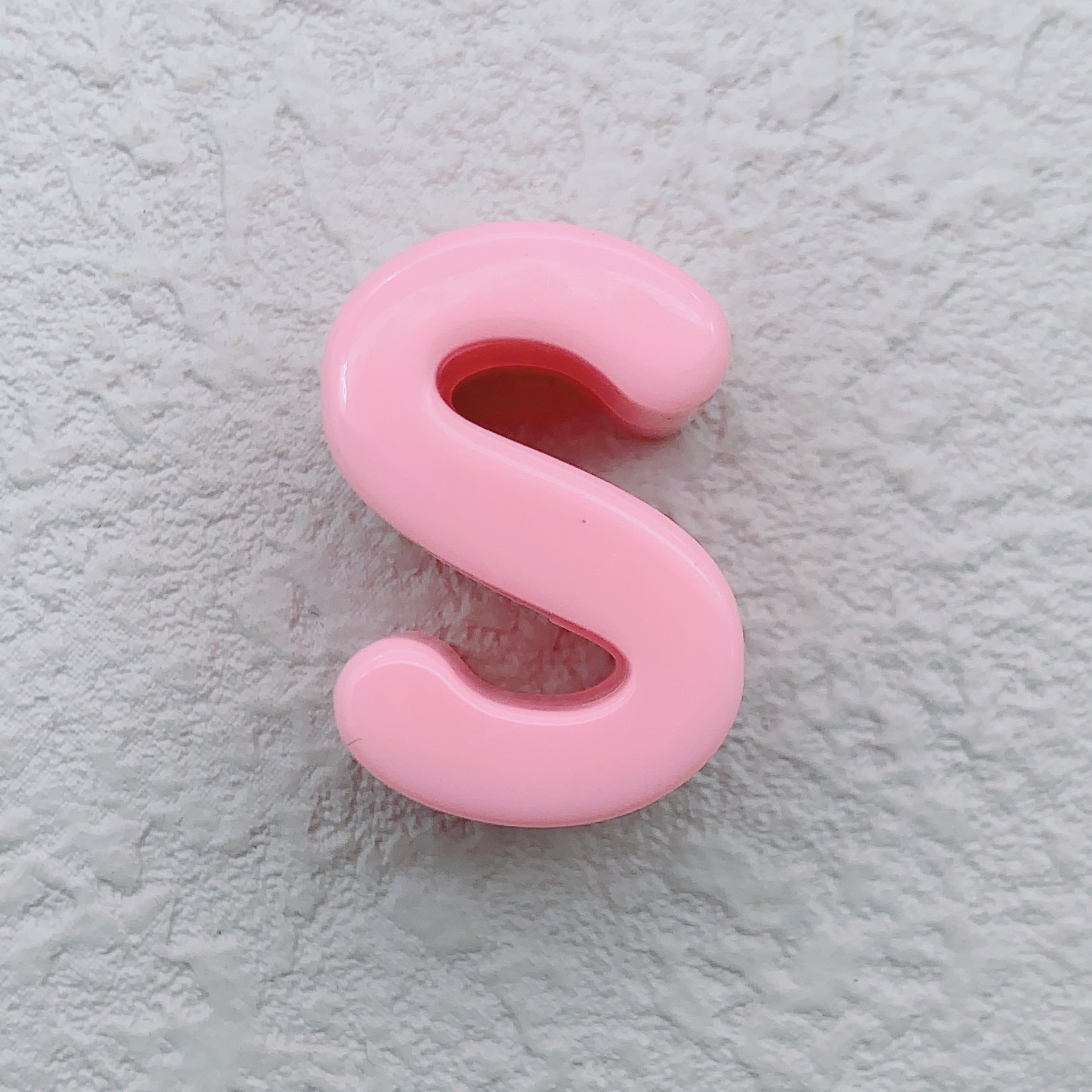 S (light pink)