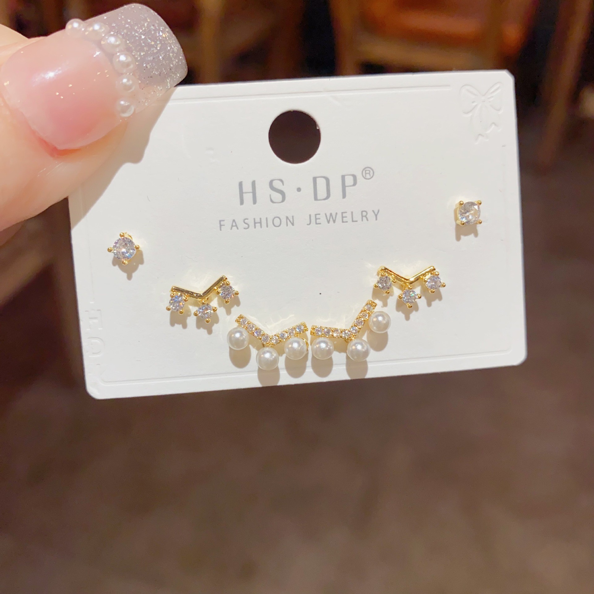 S925 aguja de plata micro incrustaciones de circón pendientes cortos pendientes de pelo corto japonés y coreano elegante todo-fósforo simple conjunto de tres piezas pendientes para las mujeres