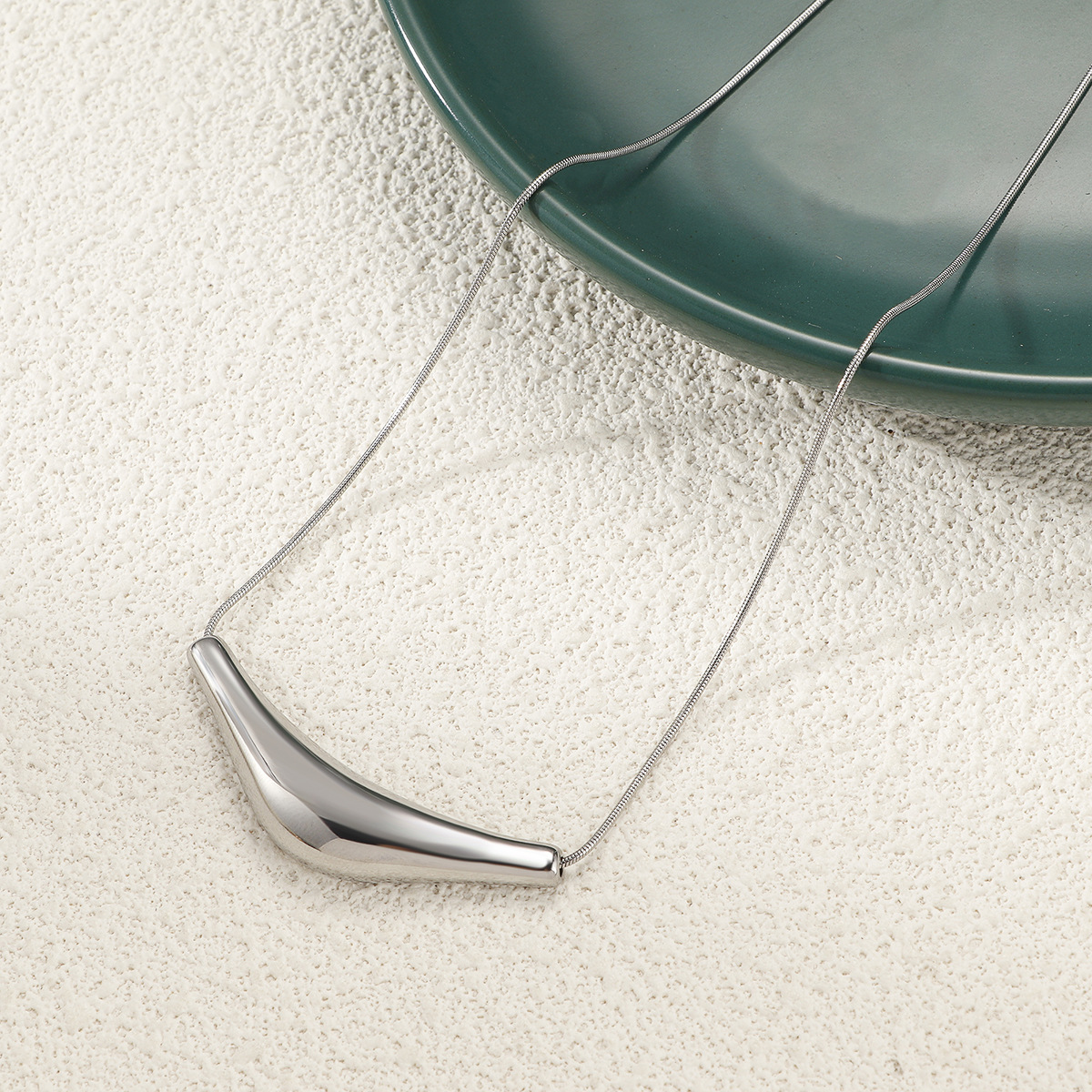 Collana a gomito triangolare con personalità popolare, tendenza di nicchia, catena per clavicola, versatile, catena per maglioni da donna_voghion.com