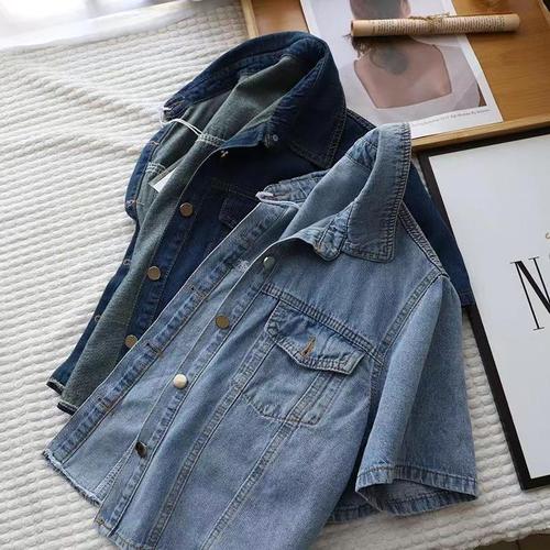 A versatile thin denim jacket for women, short-sleeved, suitable for spring and summer, light blue casual, weight-loss outerwear, short vest.