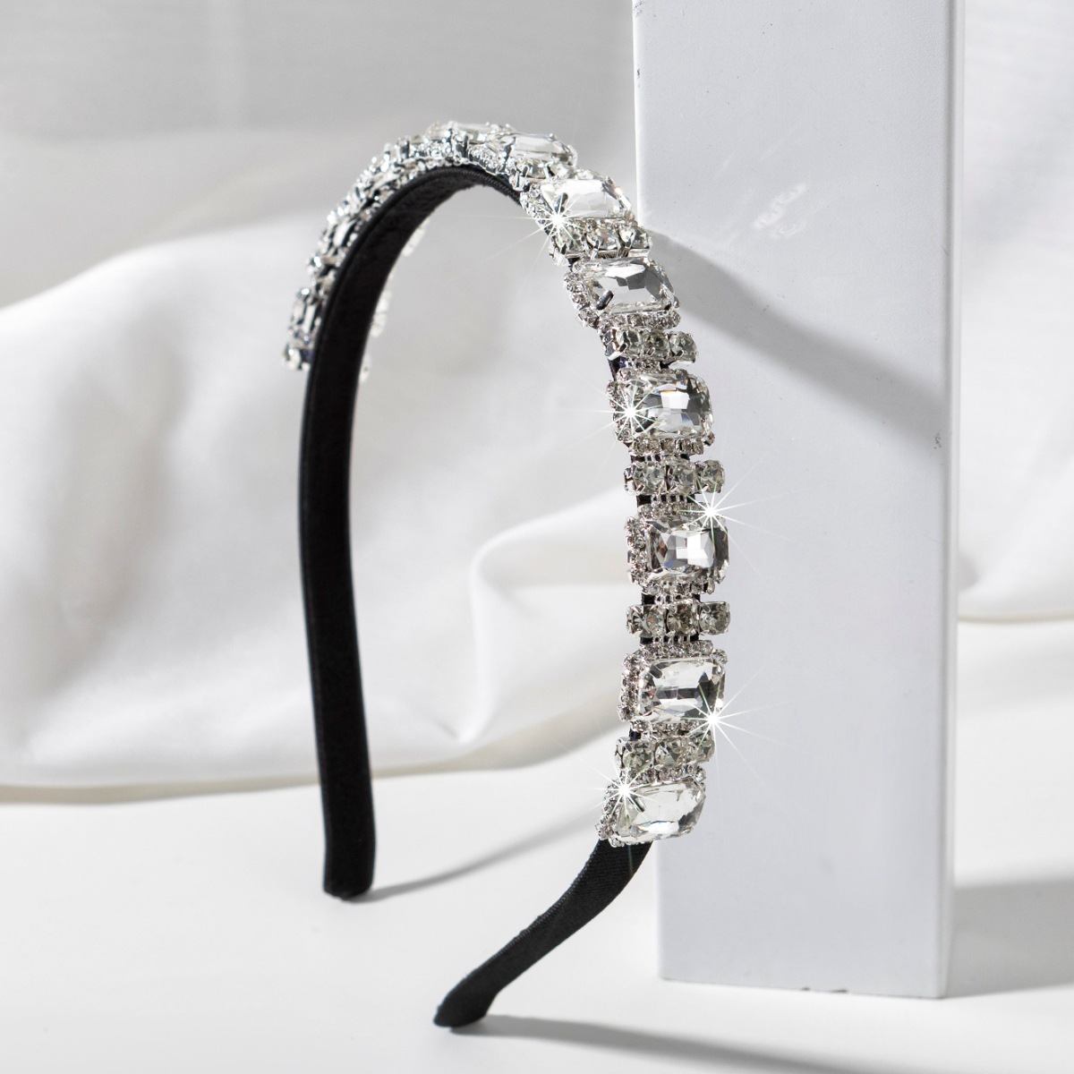 Corea del Sur nuevo ins estilo frío de alta gama de diamantes diadema temperamento diadema nueva moda exagerada accesorios para el cabello de las mujeres al por mayor