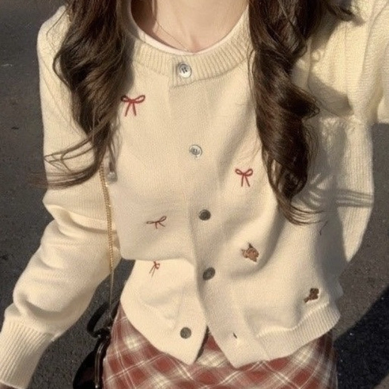 Beige (gentle and cute-playful/)