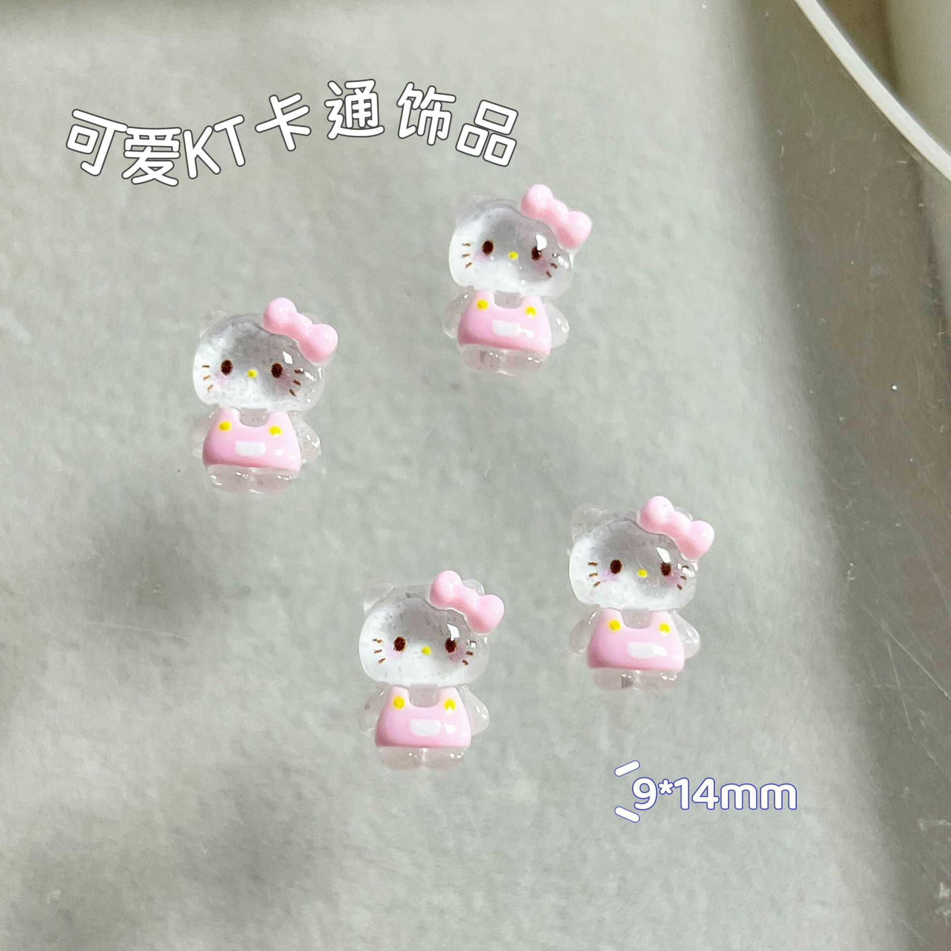 新商品のキティキャットの三麗鴎のネイルアクセサリーのネットの赤い爆発の樹脂のかわいいkt猫は甲を着て飾ります。