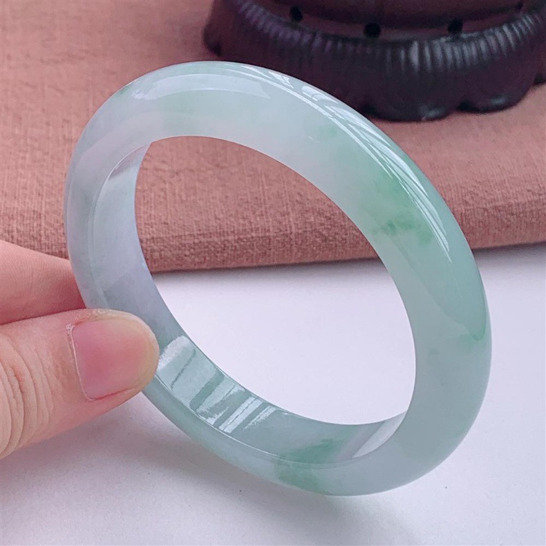 Vòng tay ngọc bích Miến Điện A hàng băng xanh nhạt dầu xanh, đường kính trong 52–64 mm chi tiết 3