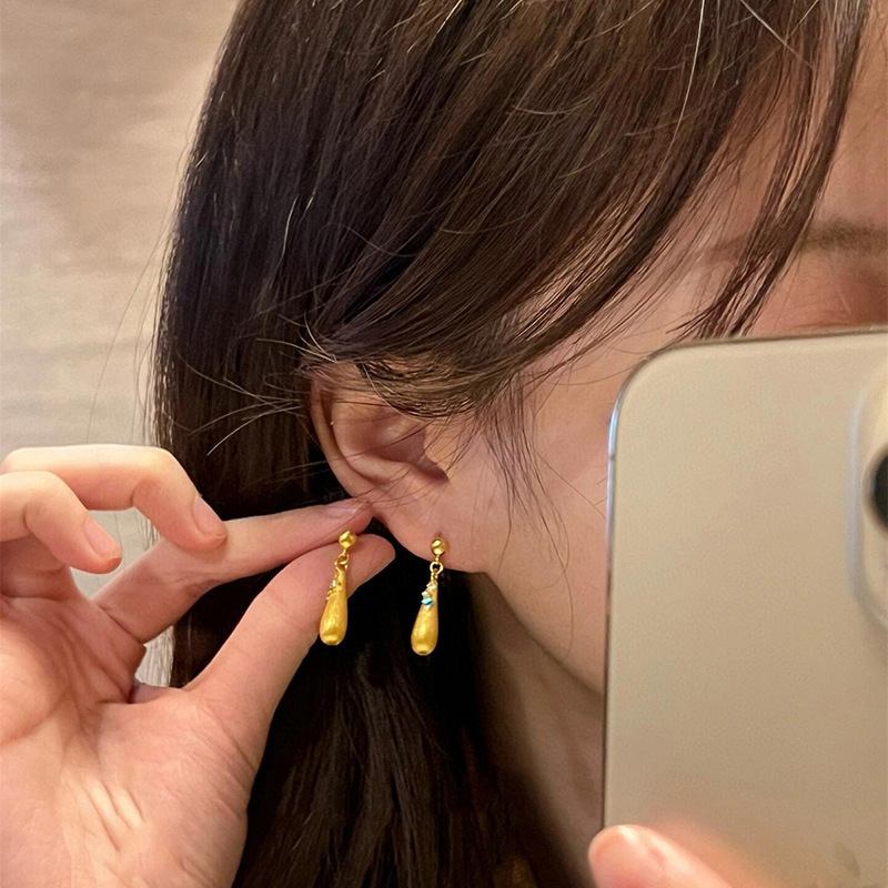 Pendientes de flores tridimensionales con lentejuelas de aguja de plata Pendientes de lujo ligero de alta gama de moda de nicho Pendientes de viento frío al por mayor