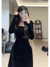 高级感黑色丝绒连衣裙2025冬季新款千金生日礼服金丝绒裙子女装冬