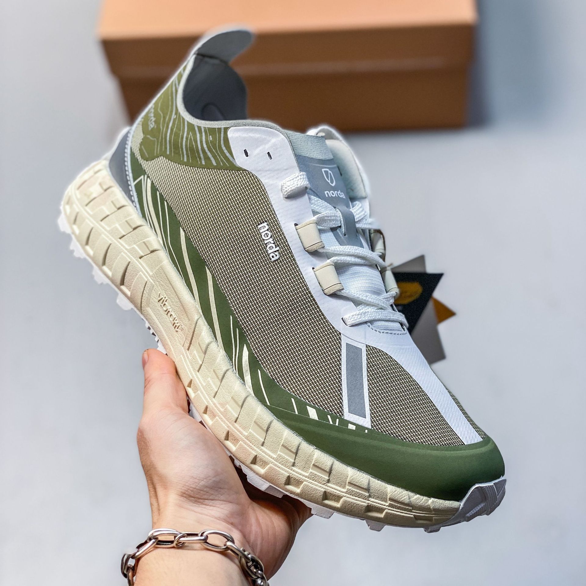 Comercio exterior de alta versión zapatillas de corrida de malla de campo NORDA NODA 001 zapatillas de nicho casual