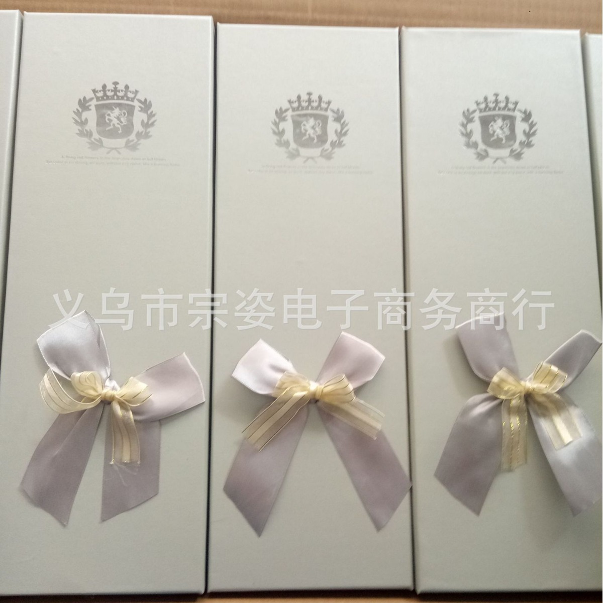 厂家直供时尚烫银蝴蝶结装饰红酒盒鲜花包装天地盖礼盒饰品包装盒