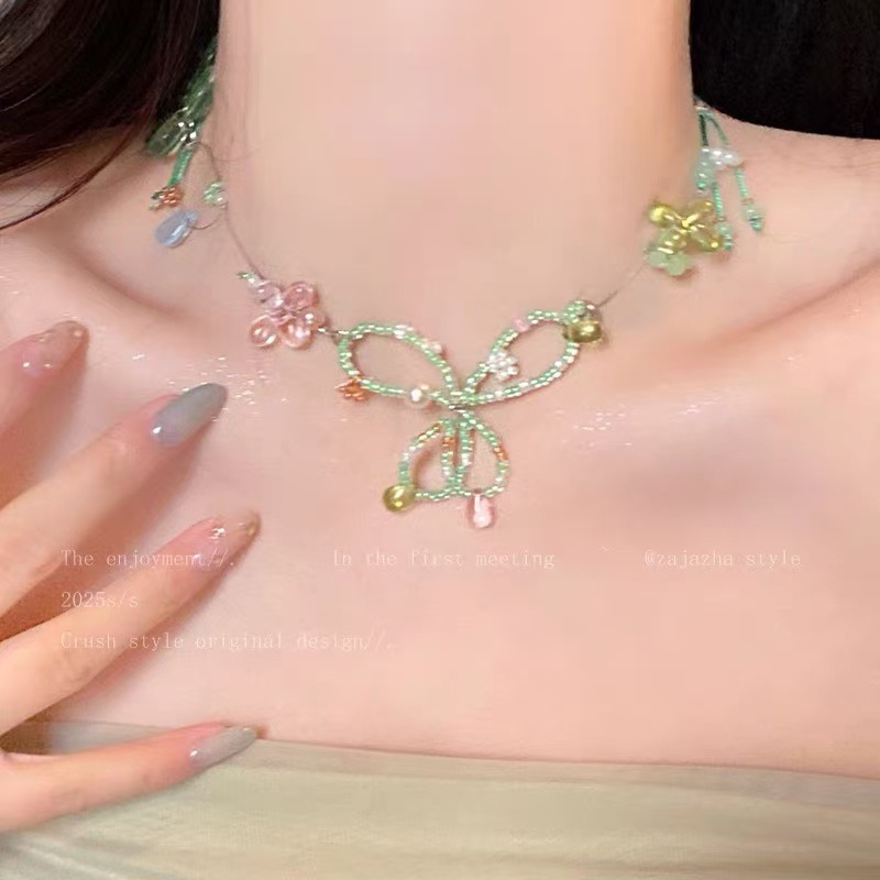 녹색 꽃 목걸이