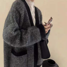 秋冬新款100羊毛开衫女宽松v领中长款加厚百搭温柔系扣羊绒外套