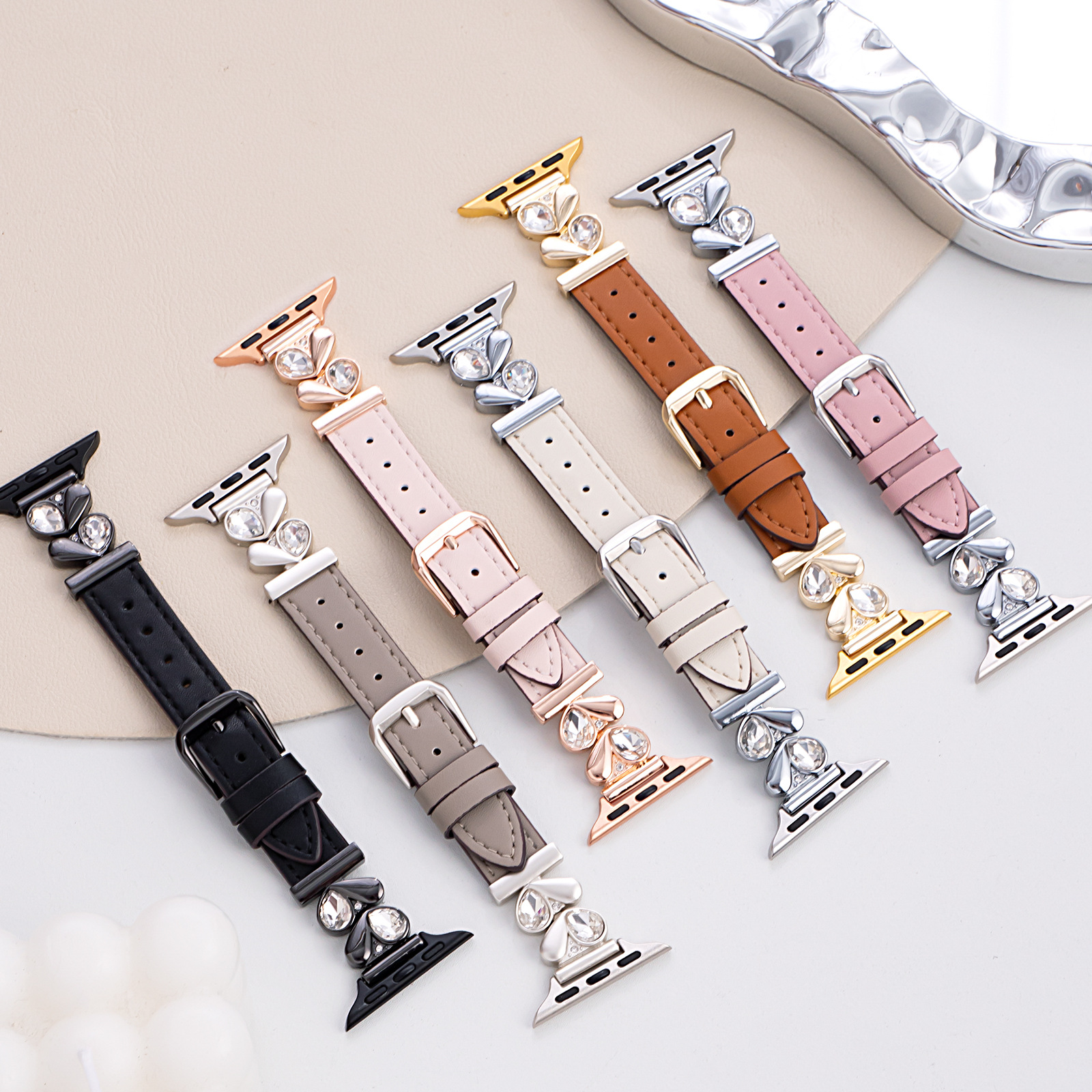 Suitable for Applewatch S11 Watch Strap with Heart-Shaped Diamond Metal Strap for Women, Light Luxury Apple S10 Watch Strap