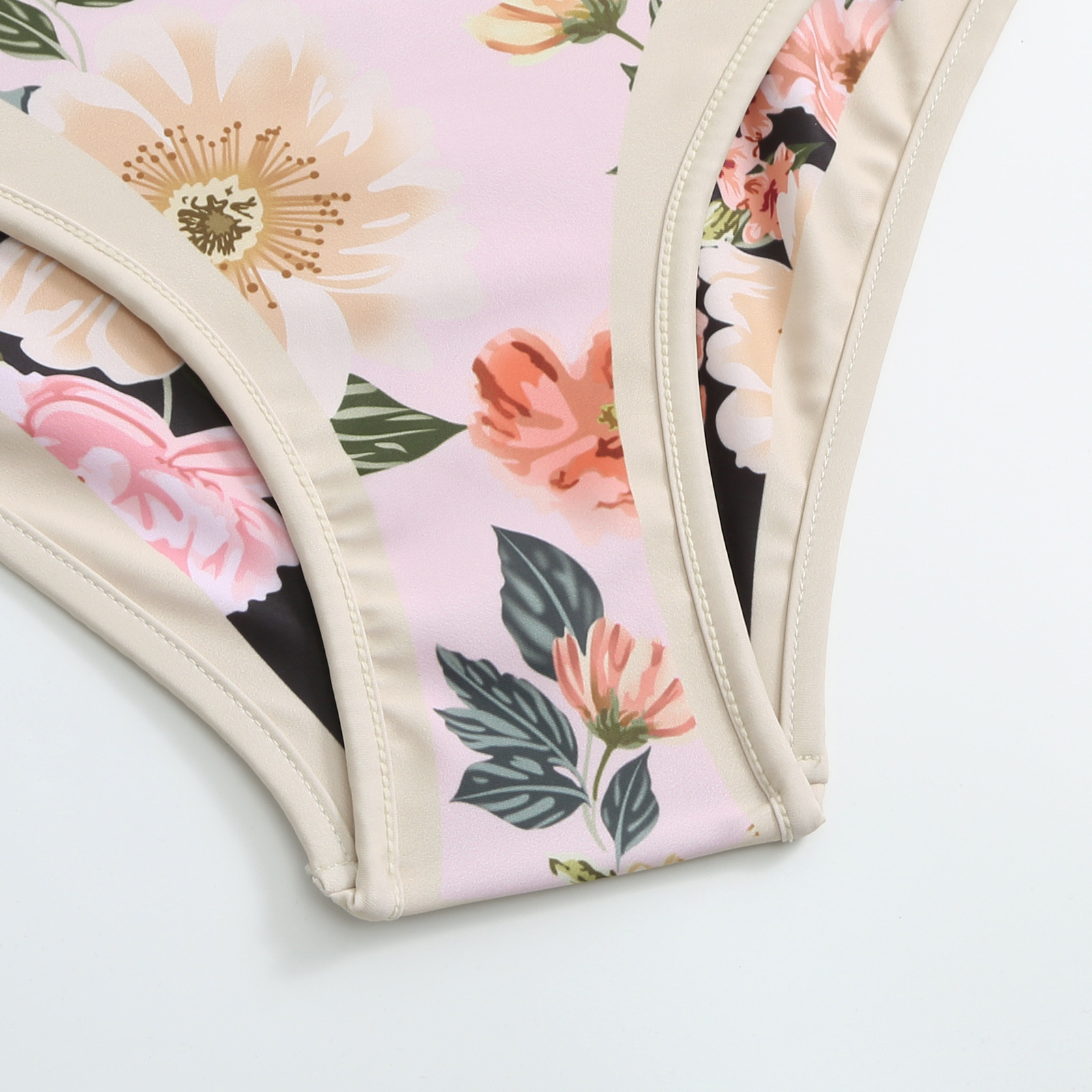 Maillot de bain trois pièces rétro couvrant ventre plage_voghion.com