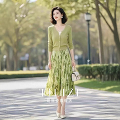 小个子绿色上衣碎花半身裙套装女2025开春新款通勤休闲时尚套装