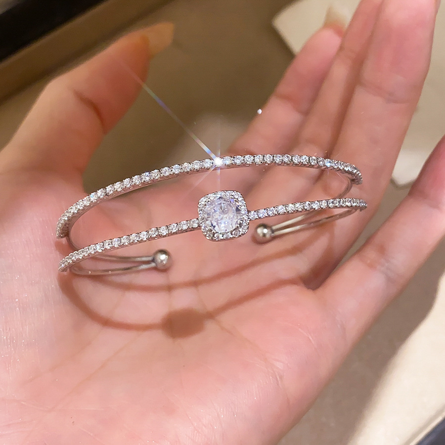 El temperamento francés arco de zircon pulsera de doble capa dulce ins pulsera de viento lujoso ligero de alto nivel sensación de joyas versátiles para mujeres
