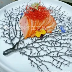 ホテルは皿を並べてアイデアの料理を飾ります。サンゴの木の皿をシミュレーションします。
