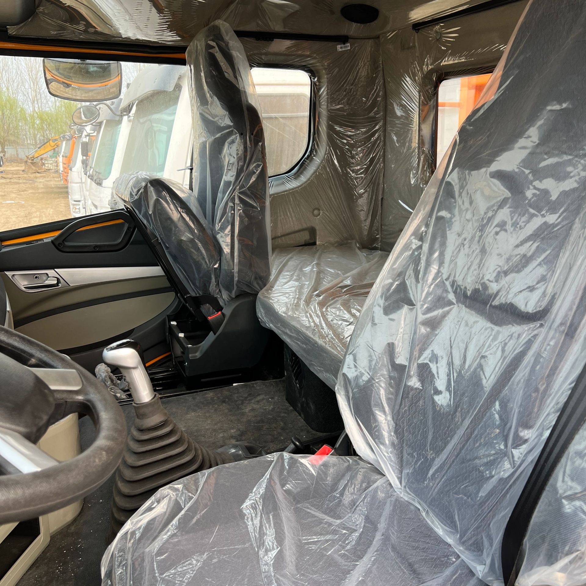 Export to Africa: Sinotruk Howo Eight-Wheel Truck Nx Mining Dump Truck with Customizable Cargo Box, Available in Stock