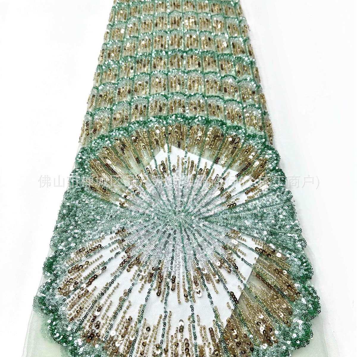 Desfile de pasarela con gran flor en forma de ventilador de sequilla tela de cuentas de clavos ligera cena de lujo alta tela de vestido delgado