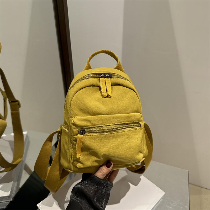 Mini mochila casual simple para mujeres 2024 nueva moda bolso de color sólido pequeño fresco mochila de viaje de estudiantes