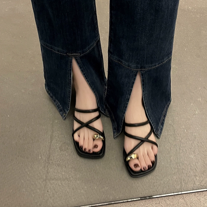 Римские сандалии, женские летние сандалии 2024, новые стринги с носком, пляжная верхняя одежда на низком каблуке для знаменитостей, женские стильные сандалии