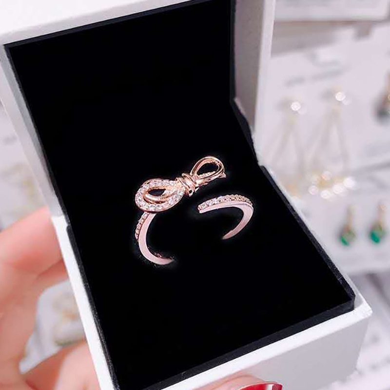 �պ������䵭��С����Ƹн�ɫ�����Ὺ�ڽ�ָŮ���ʰٴ�ɭϵѧ��