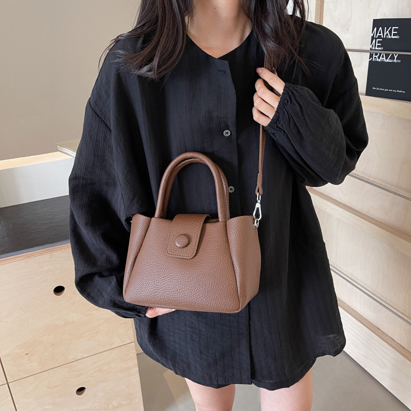 Nicho Zhong bolso de mano simple 2024 nuevo bolso de mujer super caliente bolso de balde de agua casual versátil bolso de tendencia explosiva bolso de mochila