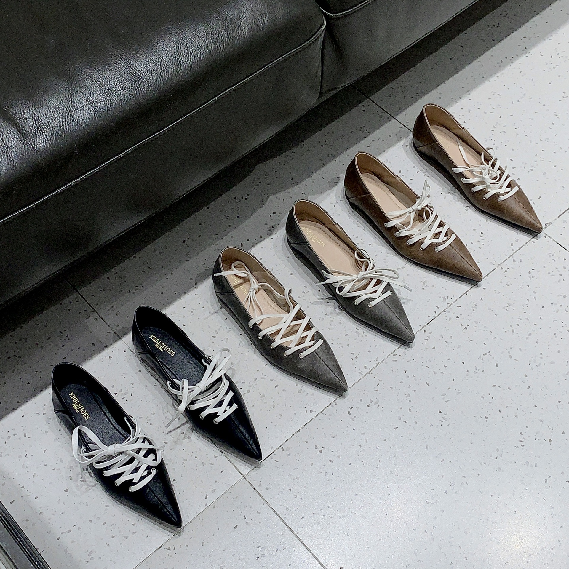 2025 New Pointed Toe Lace-Up Inner Heightening Flat Shoes for Women, Simple and Versatile Retro Style