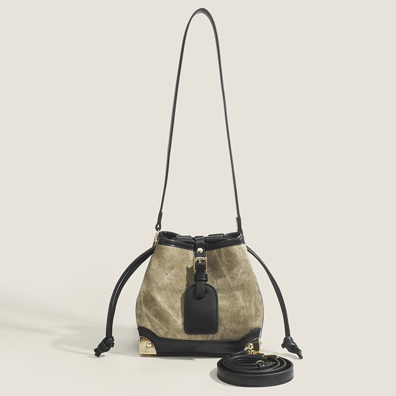 Recommended by internet celebrities for autumn and winter high-capacity commuting shoulder bags, contrasting colors, INS_voghion.com