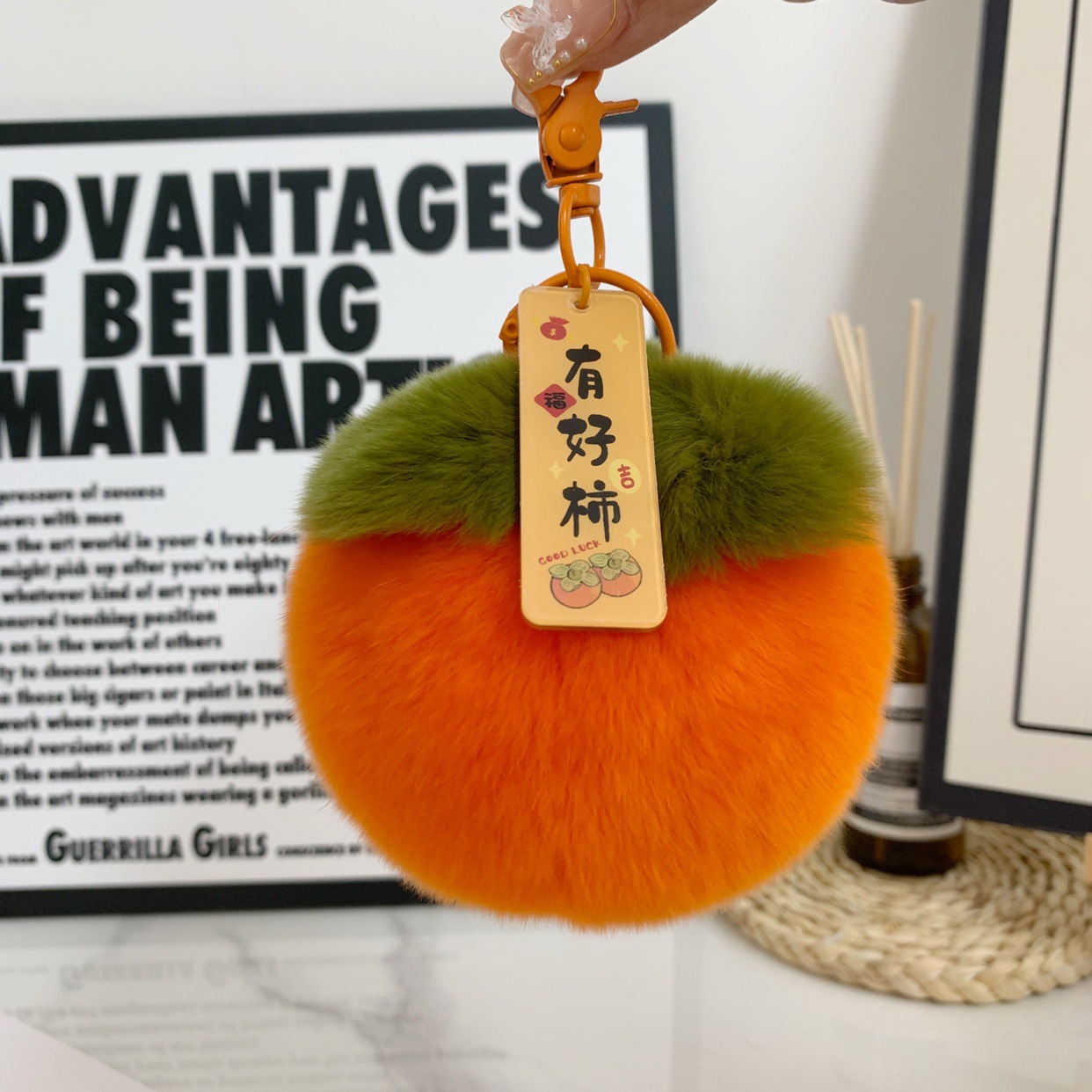 Las cosas buenas suceden pequeños caqui llavero de automóvil colgantes en bolsas de regalo de cumpleaños lindas peluche bolsas colgantes