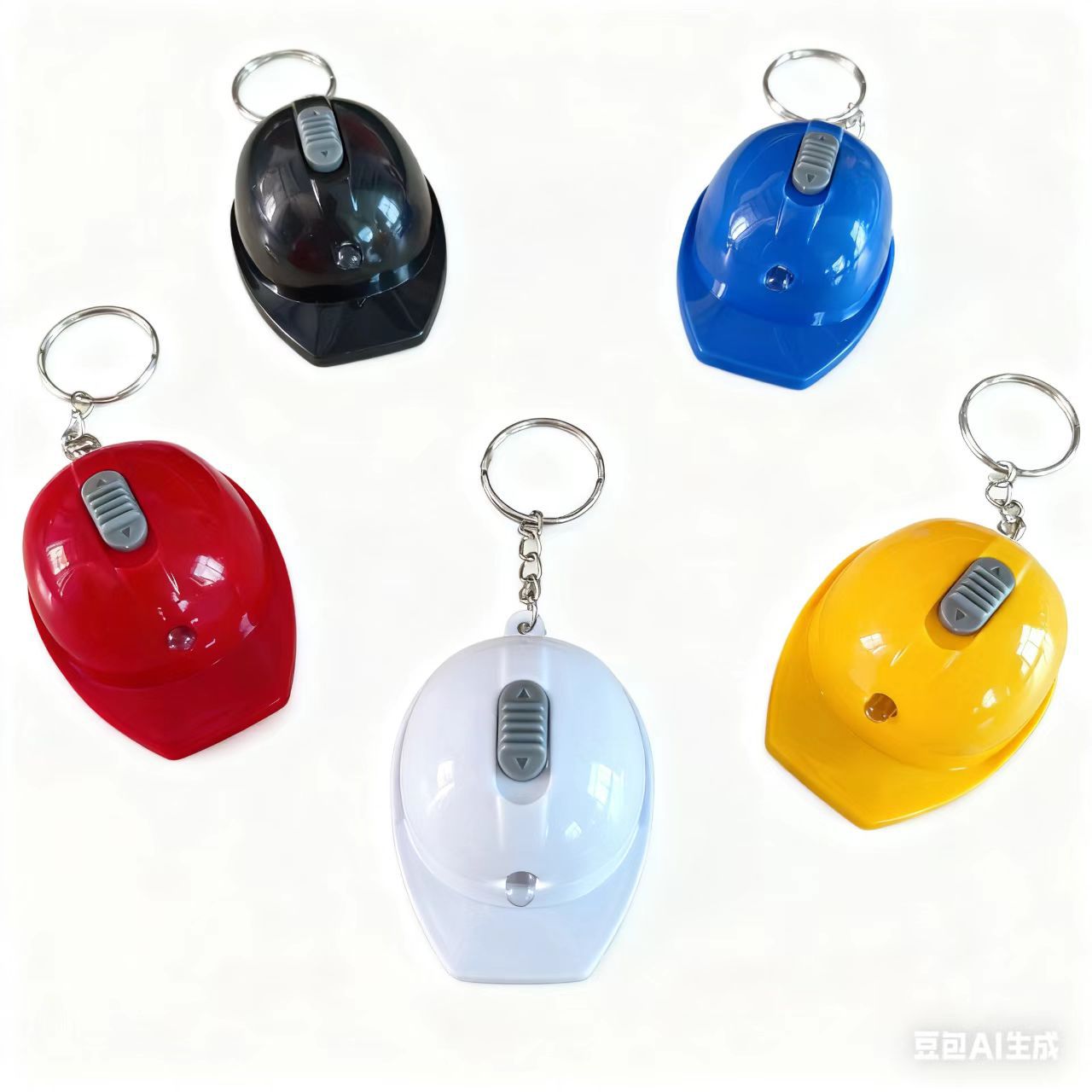 Nuevo hot sale LED casco abre botellas llavero logotipo personalizado con lámpara casco pequeño regalo
