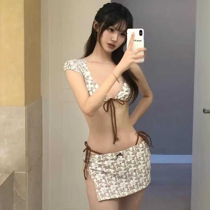 2025韩系新款小高腰保守显瘦氛围感小清新可爱少女分体三件套泳衣