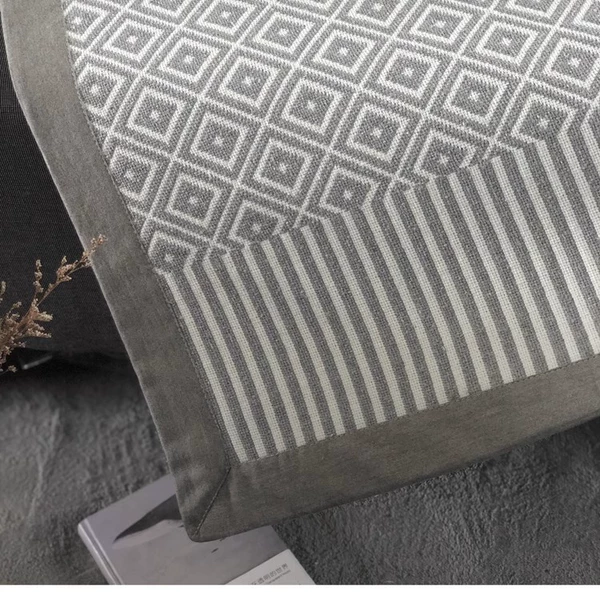 Gray diamond