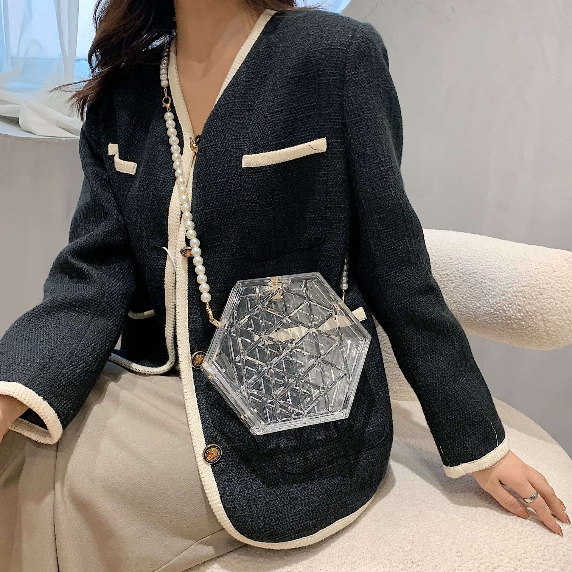 2021 Autumn And Winter New Internet Celebrity Acrylic Box Bag Women's Classic Style Rhombus Water Cube Personalized Crossbody Dinner display picture 21