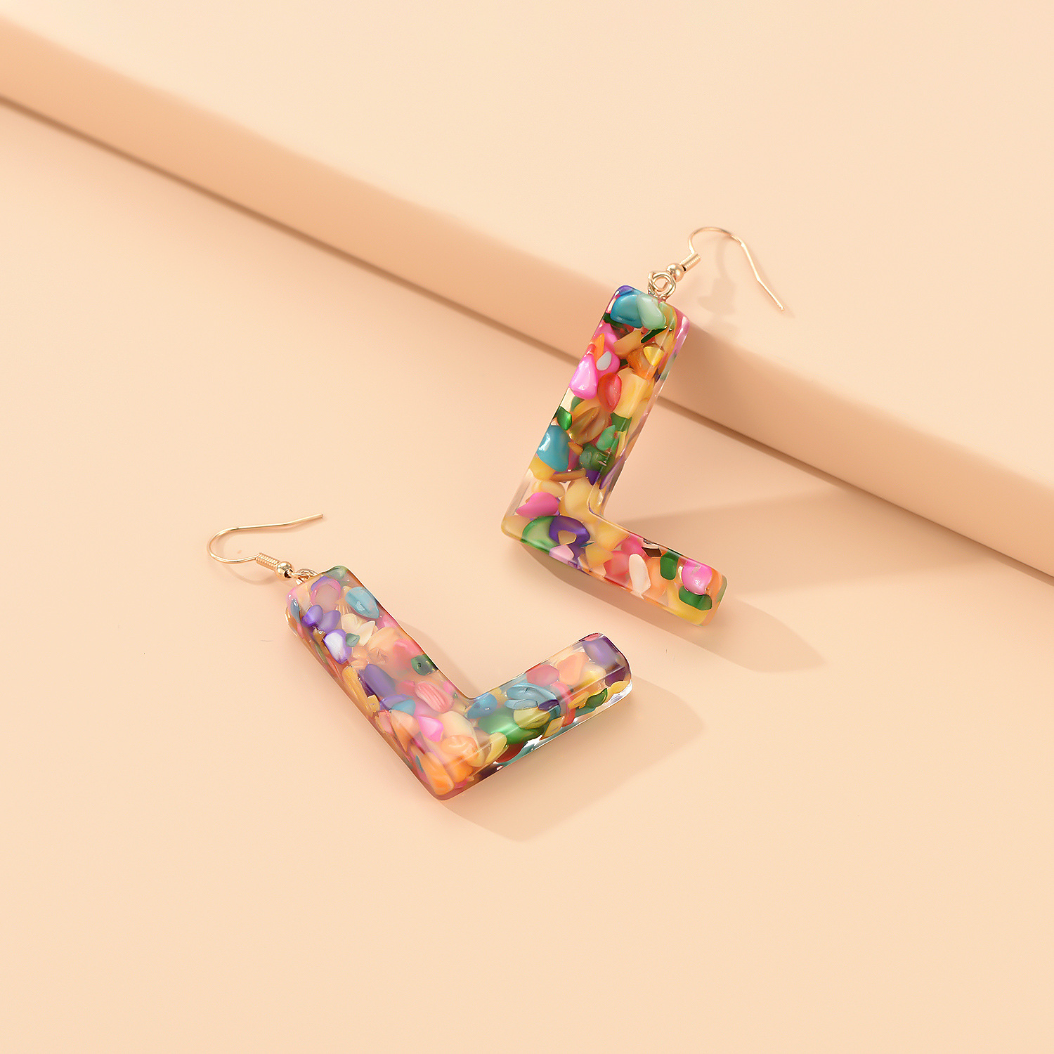 2021 New Style Colorful Resin Shell Letter Earrings Exaggerated Personality Summer Vacation Earrings display picture 3