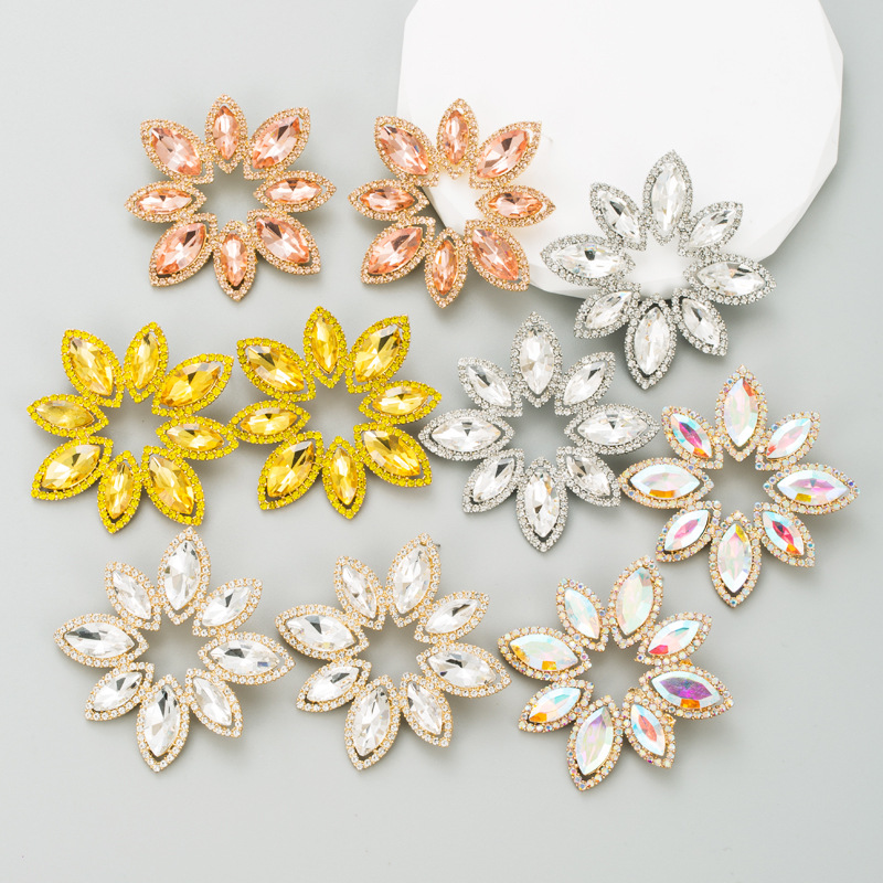 Fashion Flower Alloy Rhinestone Glass Womenu0027S Ear Studs 1 Pair