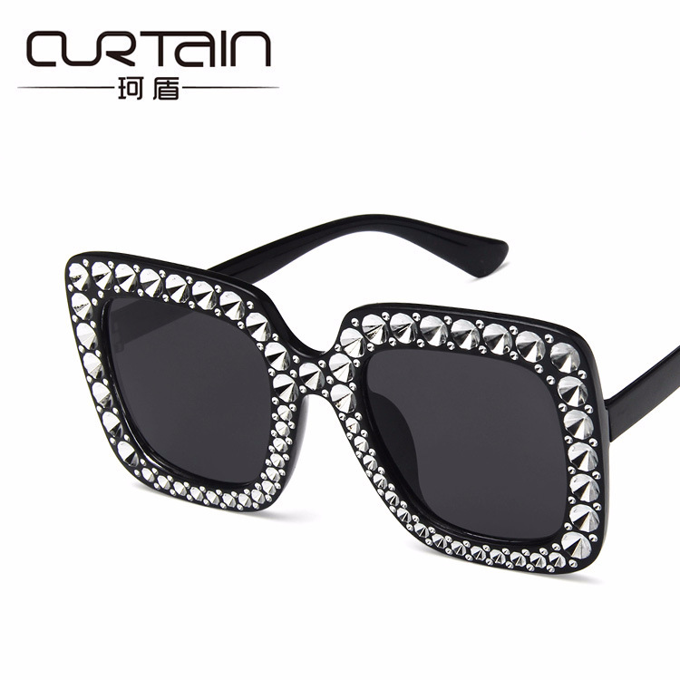 2018 New large frame diamond sunglasses 5702 European and American square all-match sunglasses fashion square sunglasses 2018 New large frame diamond sunglasses 5702 European and American square all-match sunglasses fashion square sunglasses