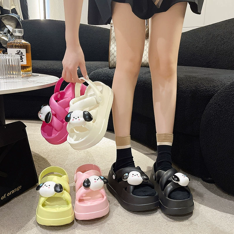2024 сандалии на склоне каблуков на толстой подошве женская летняя собака Ся Югуи чувствует себя фекалиной модой на открытом воздухе Носить холодные тапочки в Европе и Америке через границу