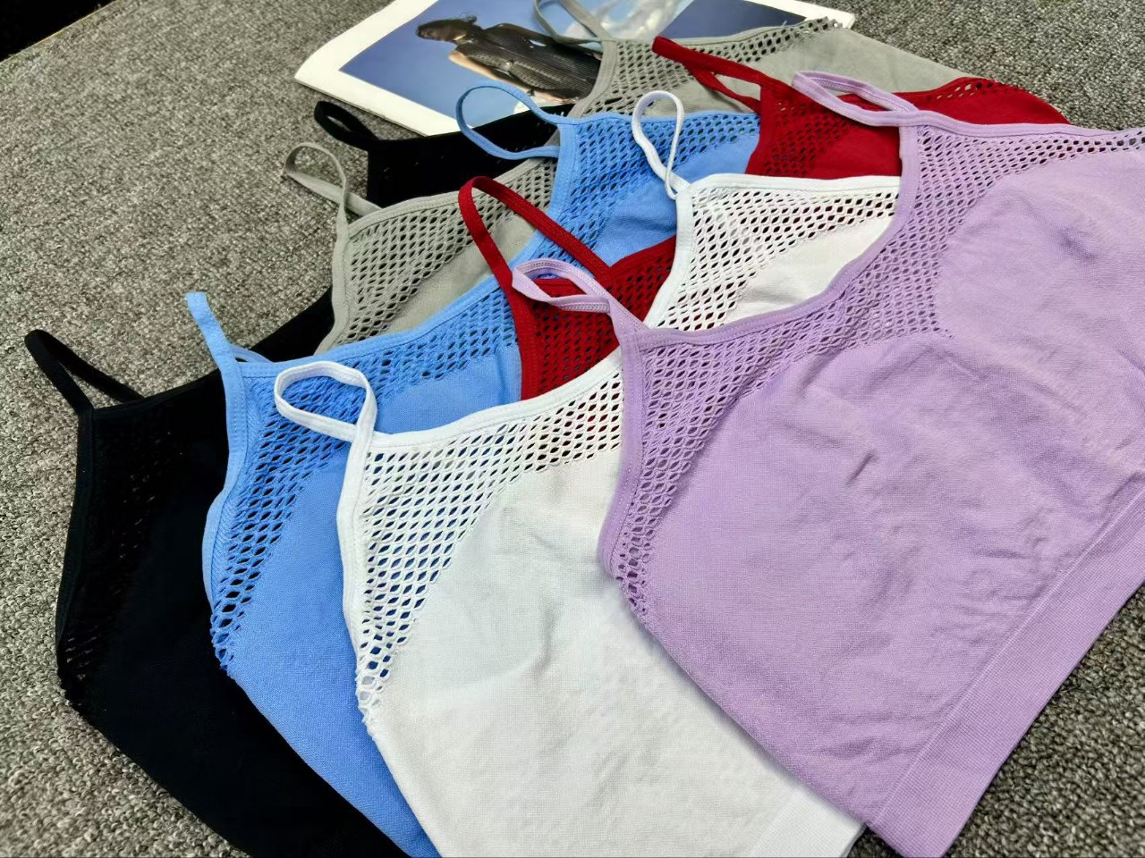 Bra deportivo perforado, acero sin cojín de pecho, ropa interior de mujer, comercio exterior al por mayor