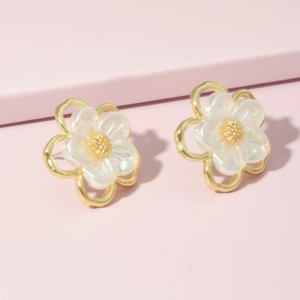 fashion flower pearl simple hollow flower alloy stud earringspicture3