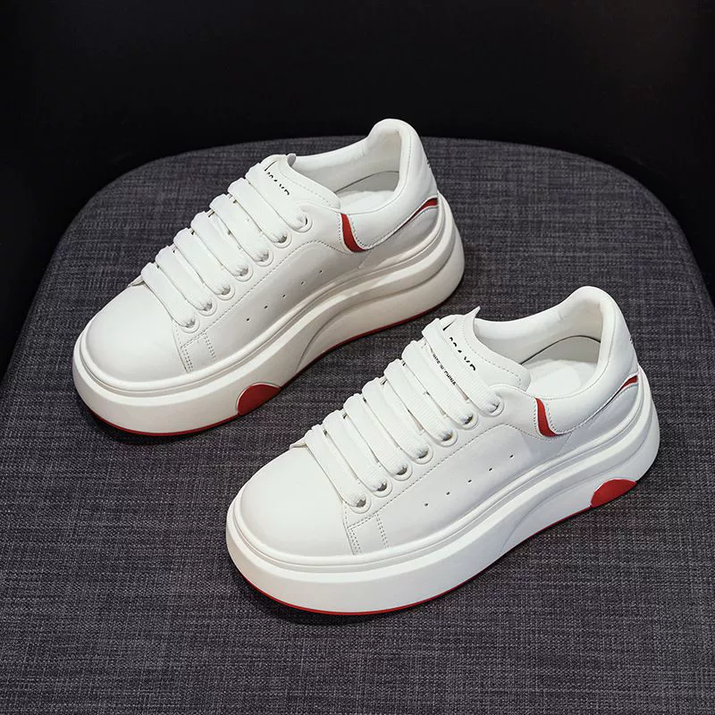 Модные белые туфли на толстой подошве для женщин, весна 2025, новый стиль, персонализированный дизайн, функциональные спортивные повседневные универсальные женские туфли.