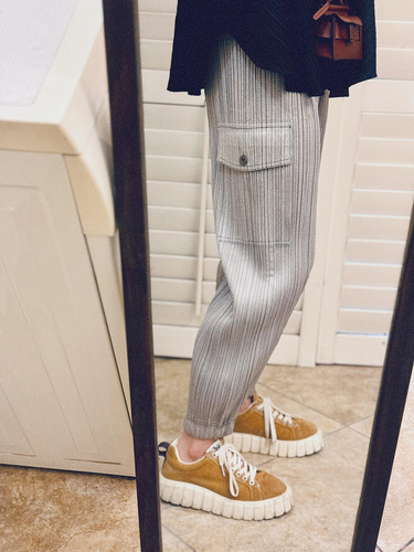 Stylish summer new pleated women's clothing, daily versatile, suitable for commuting, good wear, trendy loose and slimming pants