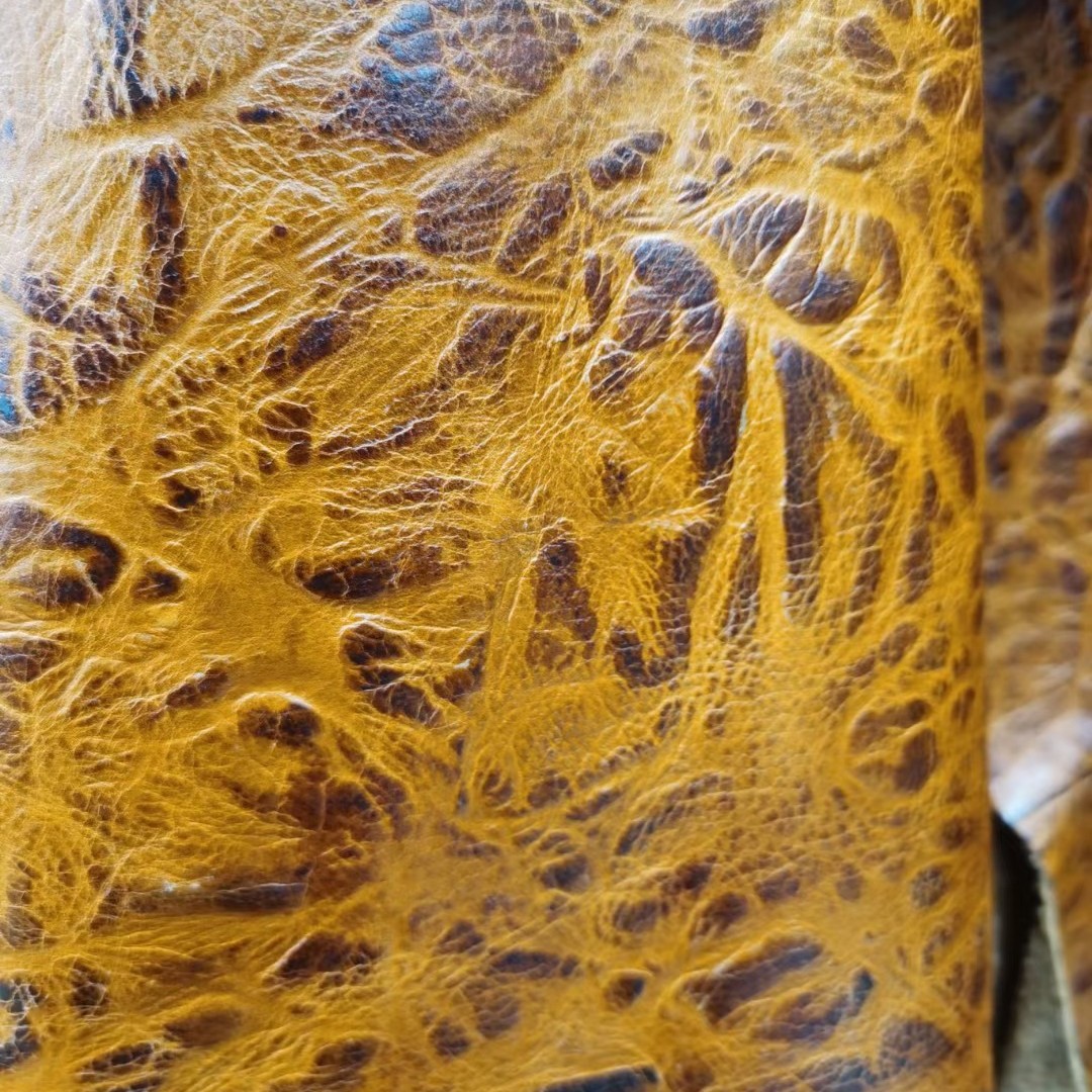 头层牛皮双层油腊真皮面料头层油蜡花纹皮料变色油皮各种印花压花