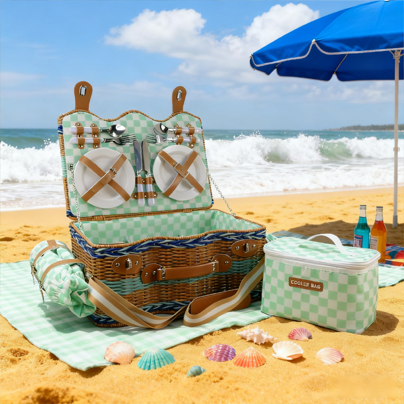 Comercio exterior de alta calidad imitación de caña de plástico trenzado canasta de picnic canasta de almacenamiento de cuatro personas canasta de picnic con almohadilla de picnic