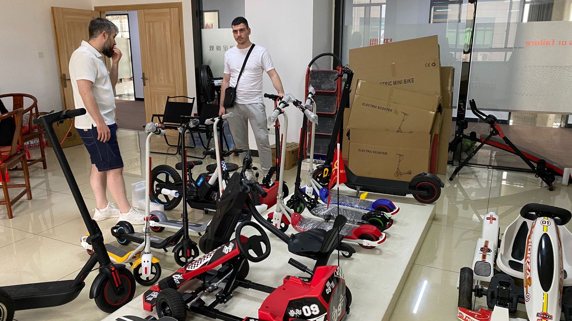 E01 child electric scooters 6.