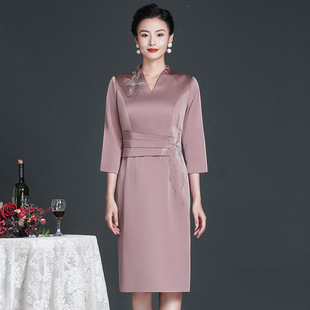 2022 Autumn New V-neck Rhinestone Elegant Elegant Elegant Mother's Comfortable Middle-aged plus size Slim-fit Slimming dress