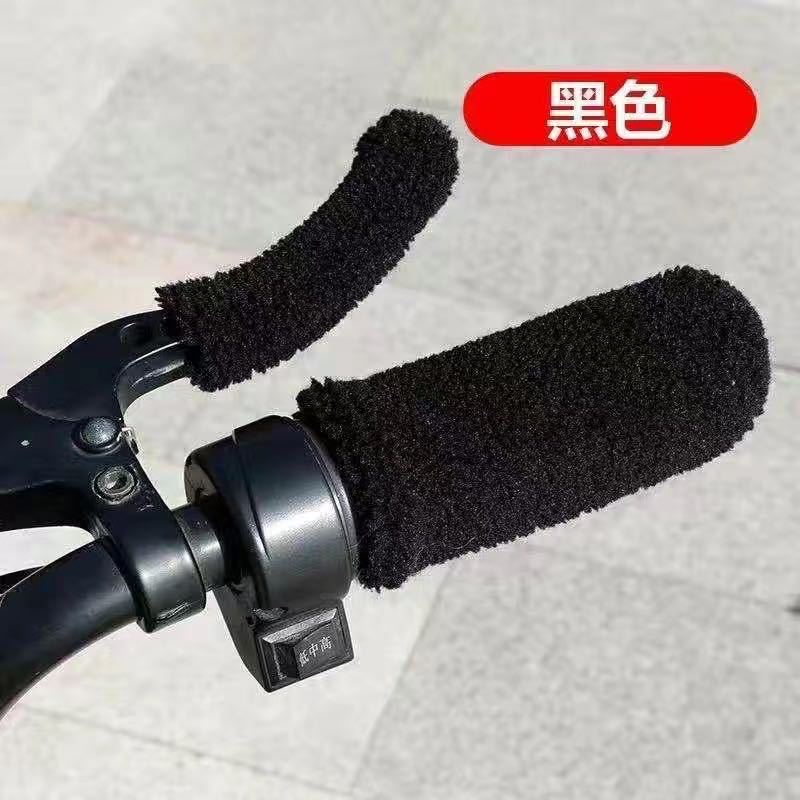電気自動車のオートバイの三輪車は冬にベルベットをつけて保温します。|undefined