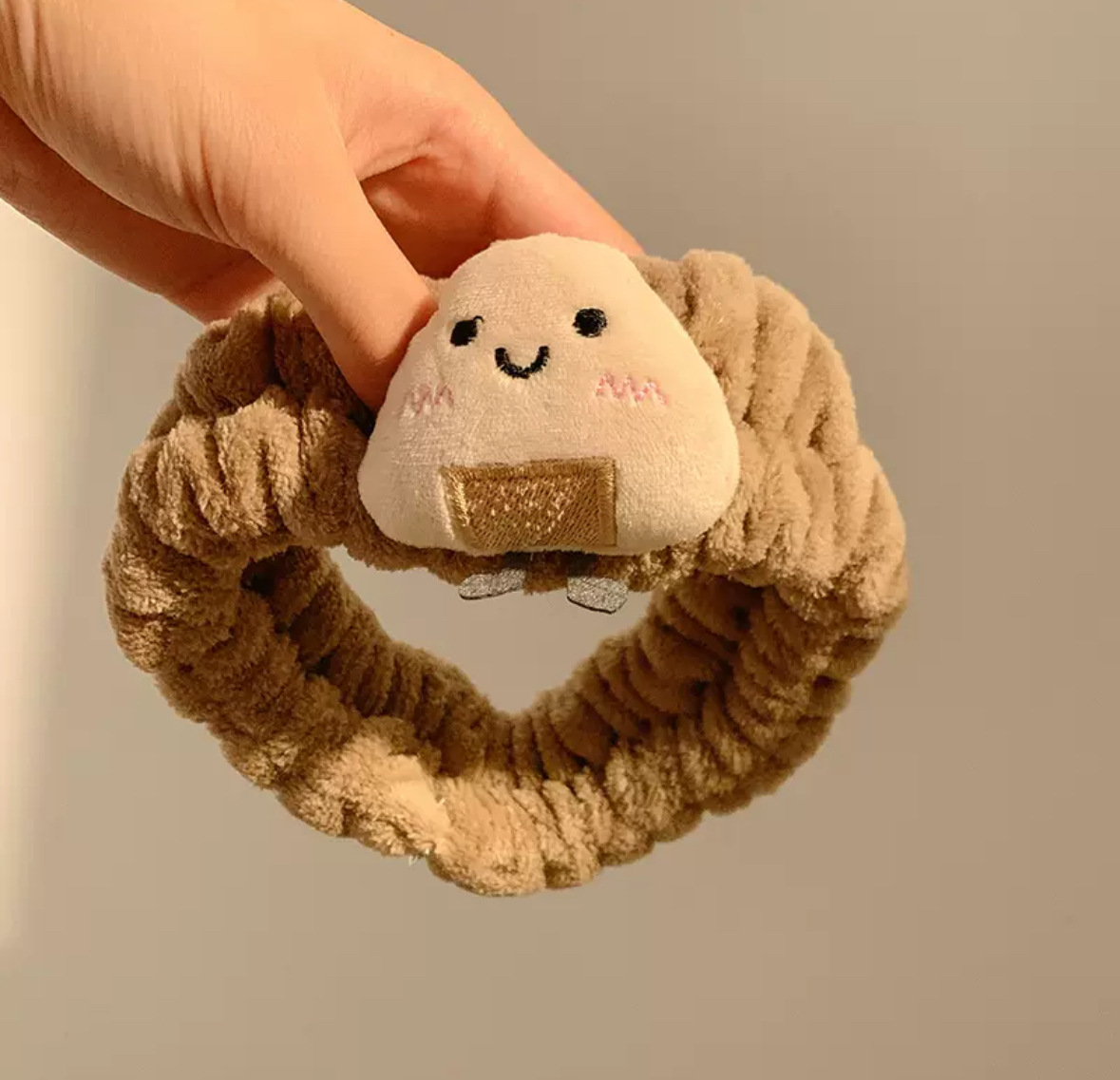 Резинка для волос в форме рисового шарика