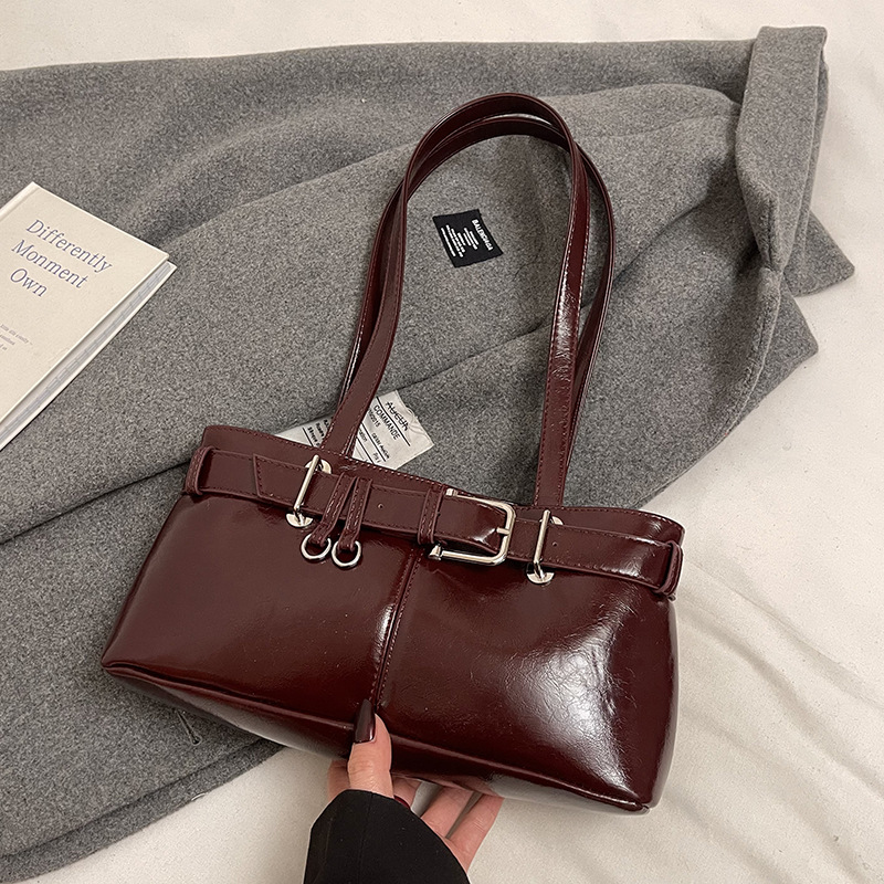 펜던트가 없는 버건디