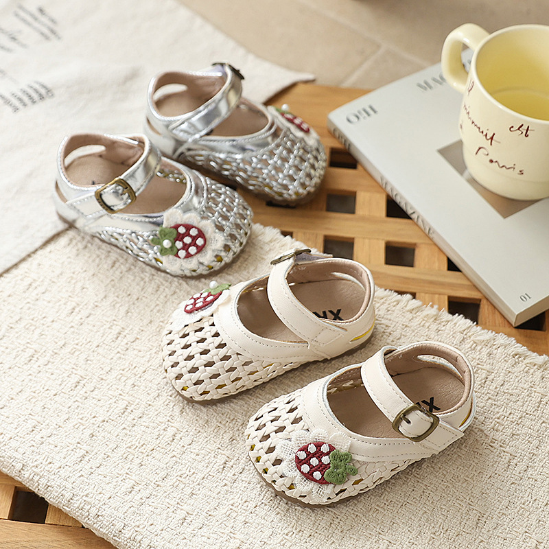 Woven strawberry