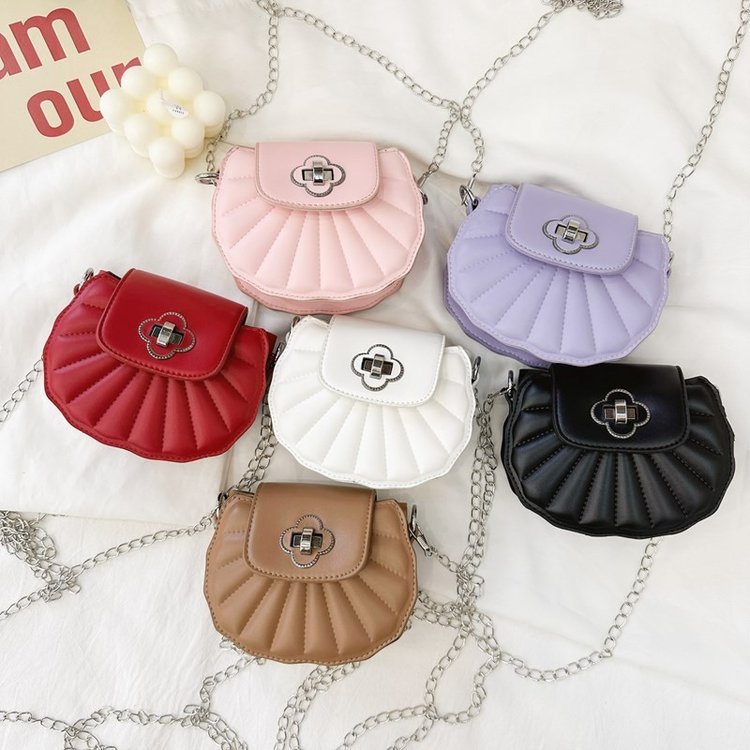 Children's Crossbody Bag, Cute and Versatile Mini Bag, Girls' Single-Shoulder Crossbody Bag with Lock Closure, Classic Chain Bag for Teen Girls